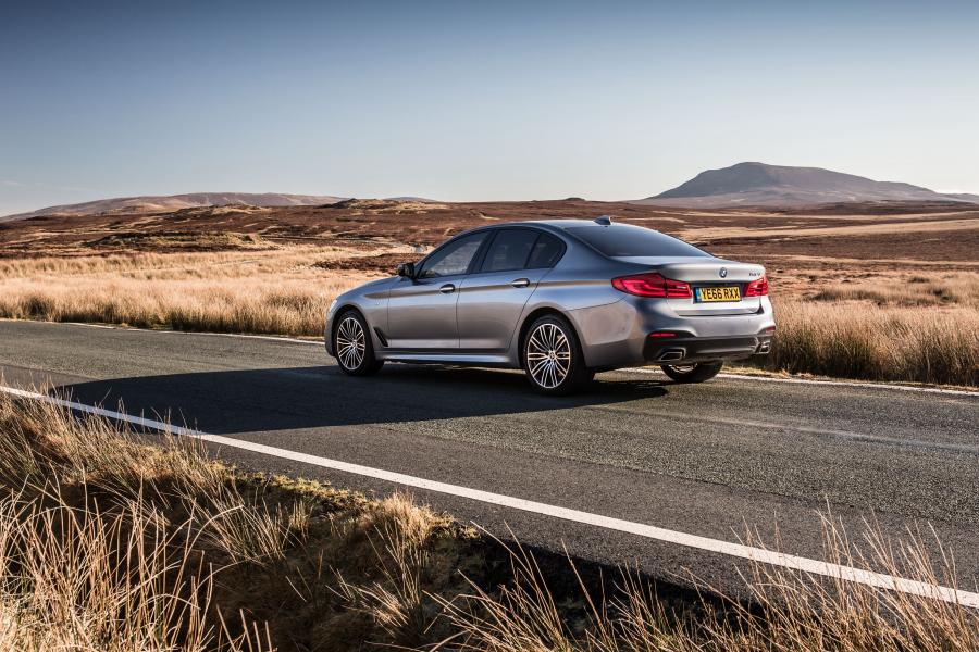  BMW 520d Sedan M Sport 2017 года  (UK) (фото 12 из 40)